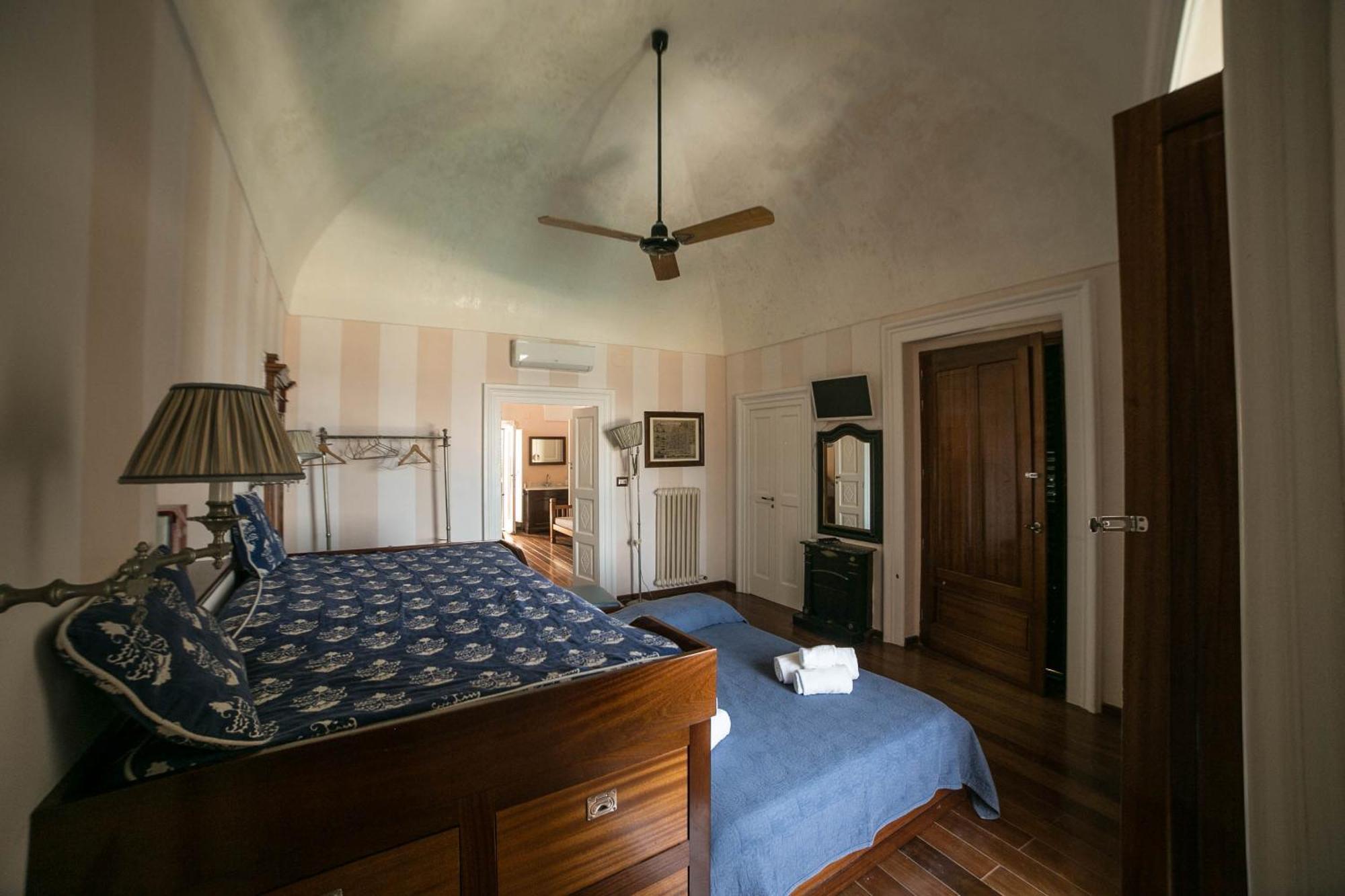 Вилла 4 Balconi House-San Gregorio Palazzo Unico Vista Mare Галлиполи Экстерьер фото